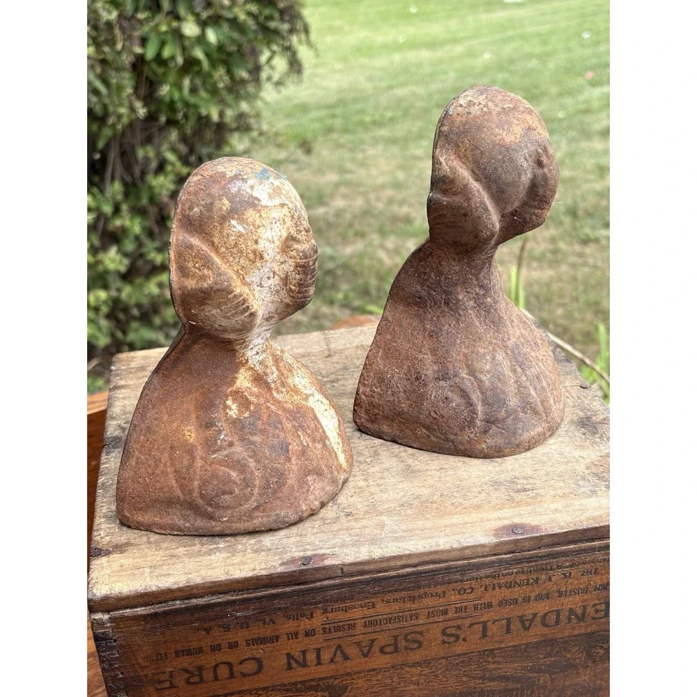 Set of 2 Antique Cast Iron Claw Feet for Bath Tub Patina Book Ends Rustic